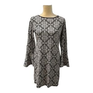 Tiana B Cotton Shift‎ Dress with Bell Sleeves Black White Geometric Size 4
